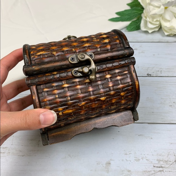 Mini Wooden Basket Weave Latch Hinged Trunk - Picture 3 of 13